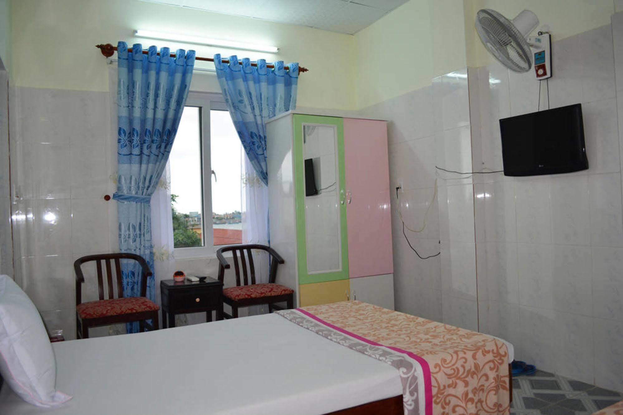Anh Linh 1 Hotel دونغ هوي المظهر الخارجي الصورة