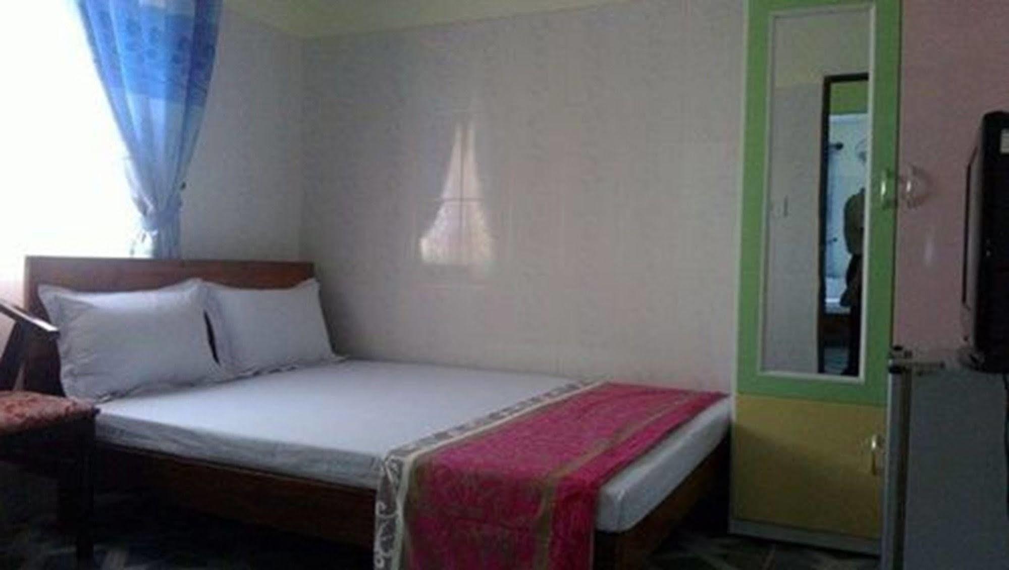 Anh Linh 1 Hotel دونغ هوي المظهر الخارجي الصورة