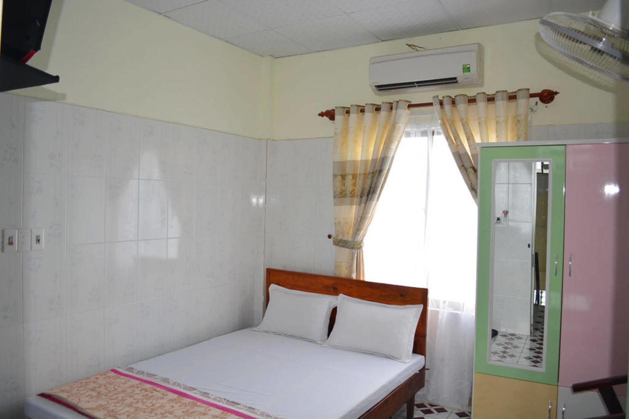 Anh Linh 1 Hotel دونغ هوي المظهر الخارجي الصورة