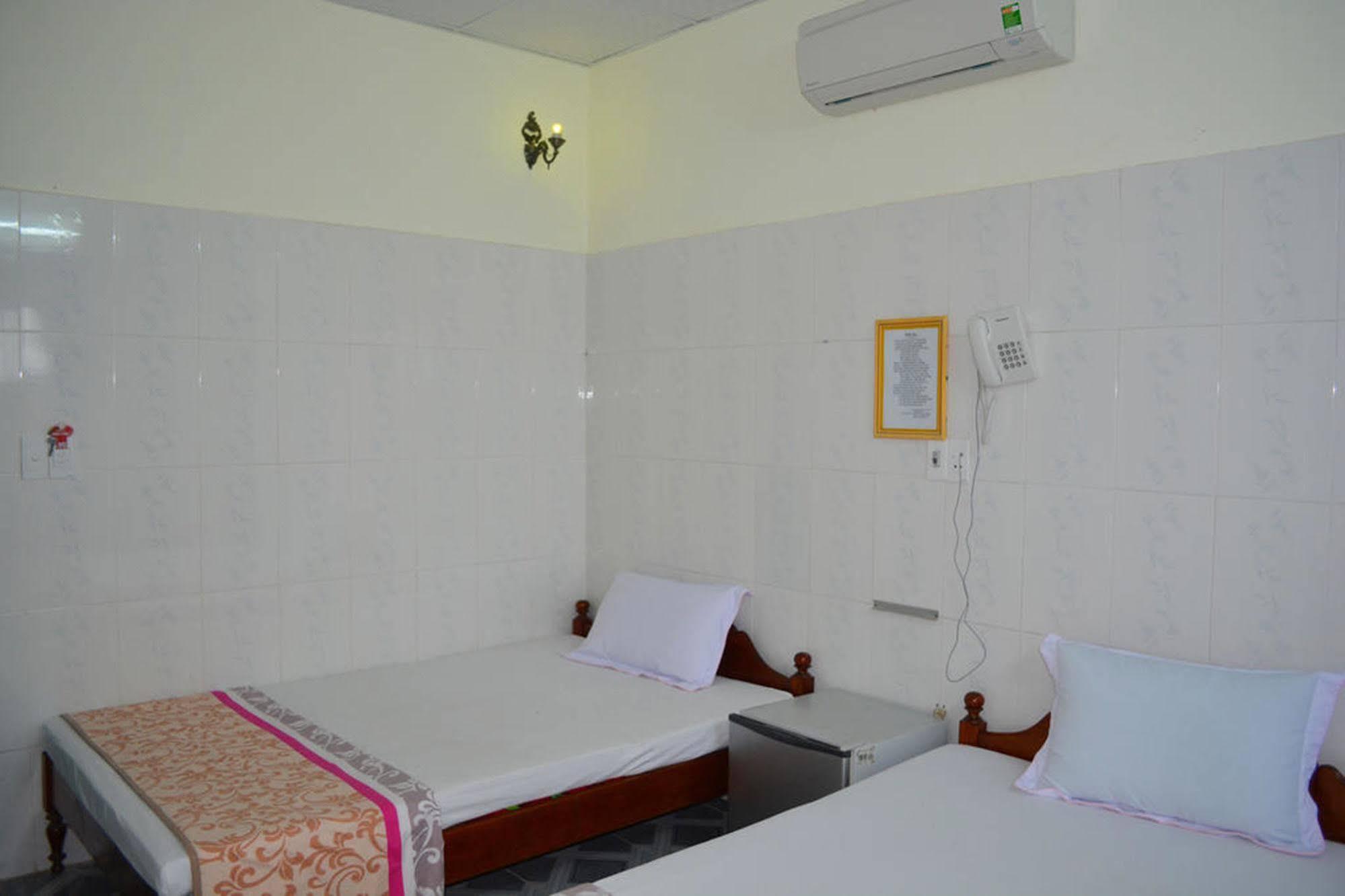 Anh Linh 1 Hotel دونغ هوي المظهر الخارجي الصورة